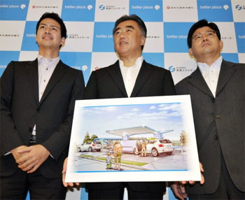 Pr�sentation sur un dessin d'une station de taxis �lectriques �quip�e d'un dispositif d'�change rapide de batteries, le 26 ao�t 2009 � Tokyo