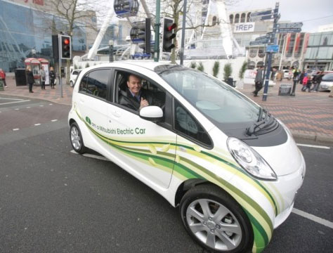 Angleterre - 25 Mitsubishi i-MiEV marquent le d�part du projet CABLED - Photo 2