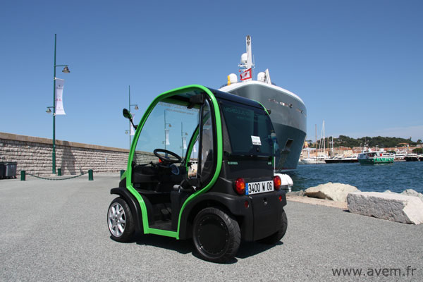 La petite voiture �lectrique Estrima de Newteon pr�sent�e � Saint Tropez - Photo 2