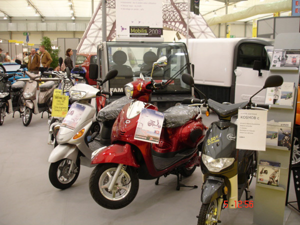 Les deux roues �lectriques sont nombreux : Sweetelec, Io-Scooter, Kosmob...