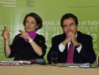 Chantal JOUANNO, Secrétaire d’Etat chargée de l’Ecologie et Luc CHATEL, Secrétaire d’Etat chargé de l’Industrie et de la Consommation Chantal JOUANNO, Secrétaire d’Etat chargée de l’Ecologie et Luc CHATEL, Secrétaire d’Etat chargé de l’Industrie et de la Consommation