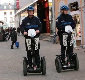 La police municipale de Tarbes roule en gyropodes Segway - Photo 1