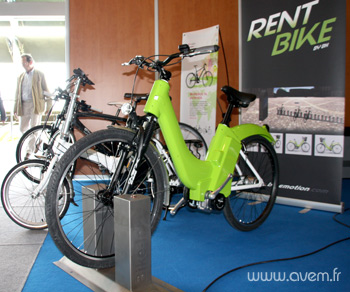 Voici la station libre-service pr�sent�e par BH Bikes en partenariat avec Geofoton...