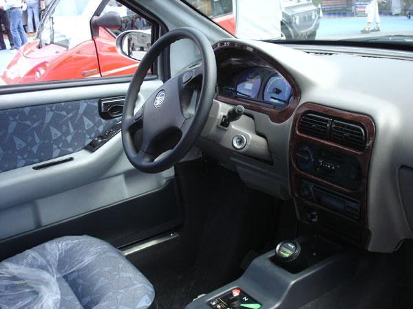 Voiture �lectrique - La Cozmo fait ses d�buts au SERVEST - Photo 2