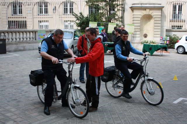 V�los �lectriques - Initiation des salari�s � la Banque de France � Paris