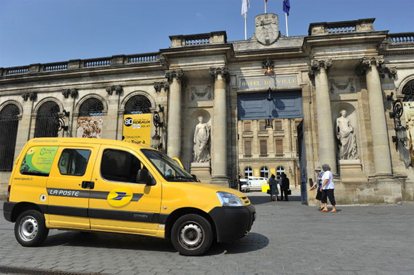 La Poste d�ploie ses premi�res voitures �lectriques - Photo 2