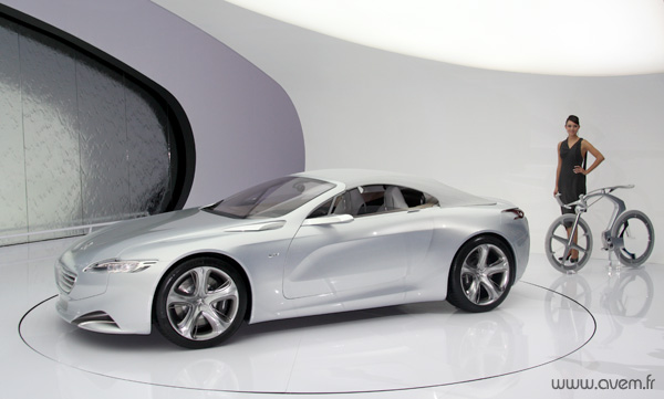 Le concept Peugeot SR1 hybride en vedette � Gen�ve - Photo 2