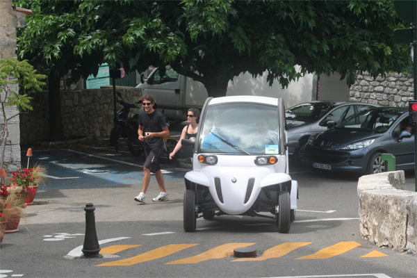 En partenariat avec VU-Log, la SNEF a mis en place un syst�me d'identification longue port�e permettant de baisser automatiquement la borne d'acc�s au centre-ville � l�approche du v�hicule