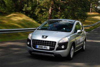 Les premières livraisons de la Peugeot 3008 Hybrid4 sont attendues pour le mois d'octobre 2011... Les premières livraisons de la Peugeot 3008 Hybrid4 sont attendues pour le mois d'octobre 2011...