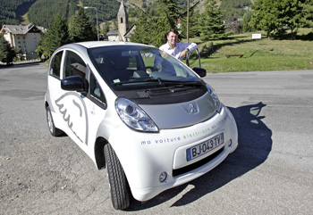 Christian Estrosi promeut l'Auto Bleue dans l'arri�re pays Ni�ois - Photo 1