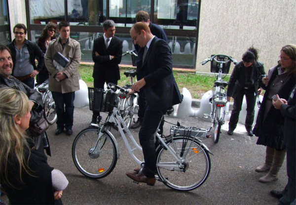 Les v�los �lectriques en libre-service s�installent chez les �tudiants de SKEMA - Photo 2