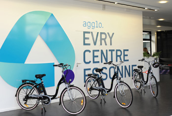 Les v�los �lectriques CyclO2 roulent � Evry - Photo 1
