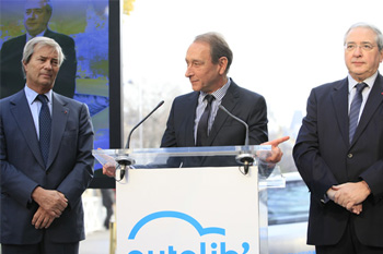 Vincent Bollor�, Bertrand Delano� et Jean-Paul Huchon ont lanc� le 5 d�cembre le service Autolib' � Paris. Cr�dit photo : H Garat / Mairie de Paris