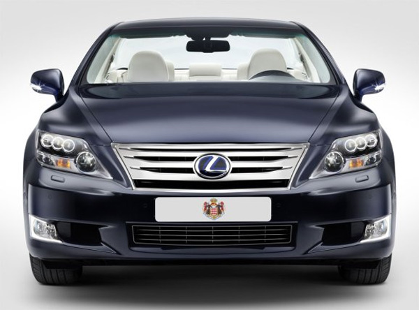 Une voiture hybride d�capotable Lexus pour le mariage du Prince de Monaco - Photo 3