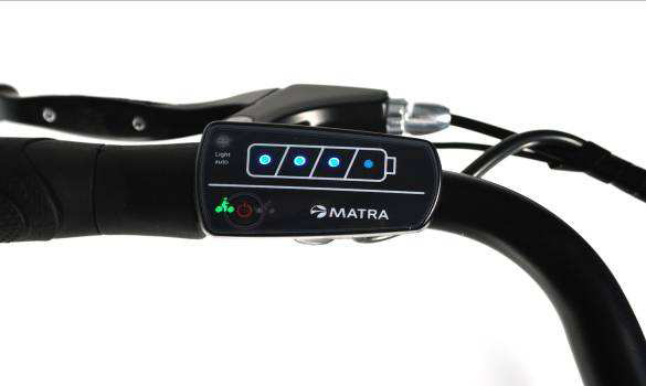 La console de commande, situ�e sur le guidon, pr�sente le niveau de batterie restant et offre deux modes d'assistance.