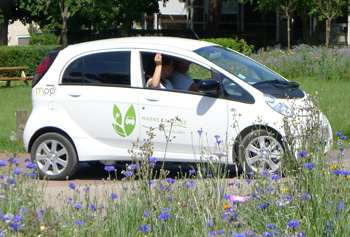Inaugur� le 5 juillet 2011, l'auto-partage �lectrique de Marne la Vall�e utilise 3 Peugeot Ion.
