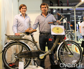 Jean Bataille et Grégoire Brunet, fondateurs d'O2Feel, ont remporté le grand prix du Vélo Electrique 2012 avec le Valdo Jean Bataille et Grégoire Brunet, fondateurs d'O2Feel, ont remporté le grand prix du Vélo Electrique 2012 avec le Valdo