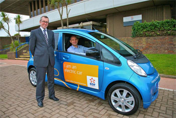 Angleterre - La premi�re Peugeot iOn livr�e � EDF Energy - Photo 1