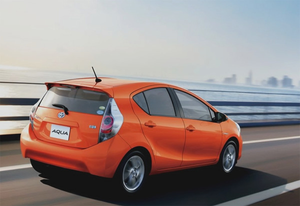 Voiture hybride � Lancement de la Toyota Aqua au Japon - Photo 2