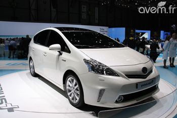 toyota_prius+_01.jpg