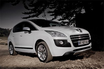 La Peugeot 3008 HYbrid4 r�compens�e par le Prix Paul-Pietsch - Photo 1