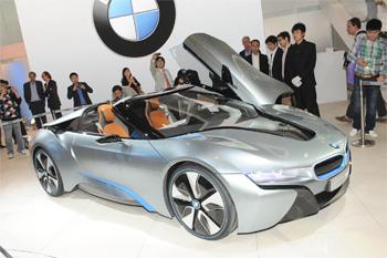 Premi�re mondiale pour le concept BMW i8 Spyder qui inaugure �galement le lancement de la griffe 