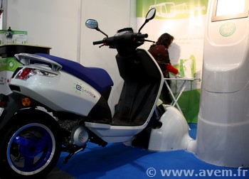 A Monaco, le syst�me est d�montr� sur un Peugeot e-Vivacity mais peut s'adapter � d'autres mod�les du march�.