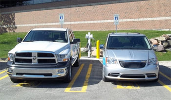 Chrysler poursuit l'exp�rimentation de sa technologie hybride rechargeable aux USA - Photo 1