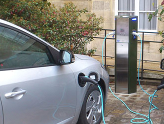 Borne de recharge - DBT se branche � l'Assembl�e Nationale - Photo 1