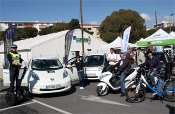 V�los, scooters, voitures et m�me Segway, plus d'une trentaine de v�hicules �lectriques ont particip� � cette journ�e de sensibilisation.