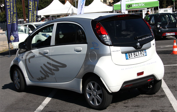 Parmi les v�hicules disponibles � l'essai, les voitures �lectriques int�gr�es au service d'autopartage Auto Bleue.