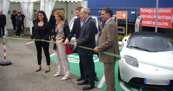 Les bornes d'Ingeteam ont �t� inaugur�es le 6 juillet dernier en pr�sence de Fran�ois LOOS, Pr�sident de l�ADEME, et Monique JUNG, vice-pr�sidente de la r�gion Alsace.