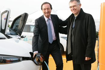 Michel Edouard Leclerc, Président des Centres E. Leclerc, et Carlos Tavares, Directeur Général Délégué aux Opérations du groupe Renault. Michel Edouard Leclerc, Président des Centres E. Leclerc, et Carlos Tavares, Directeur Général Délégué aux Opérations du groupe Renault.