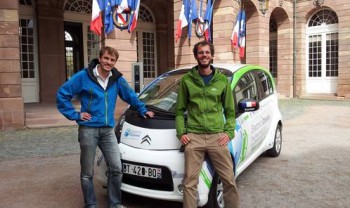 Après plus de 26.000 km parcourus, Antonin Guy et Xavier Degon ont bouclé leur tour du monde à bord d'une voiture électrique C-Zero de Citroën. Après plus de 26.000 km parcourus, Antonin Guy et Xavier Degon ont bouclé leur tour du monde à bord d'une voiture électrique C-Zero de Citroën.