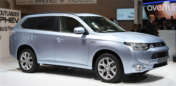 Mitsubishi r�v�le l�Outlander hybride rechargeable au Mondial de Paris - Photo 2
