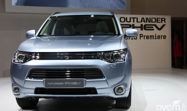Mitsubishi r�v�le l�Outlander hybride rechargeable au Mondial de Paris - Photo 3