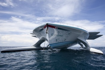 Bateau solaire � Le PlanetSolar boucle son tour du monde � Monaco - Photo 1