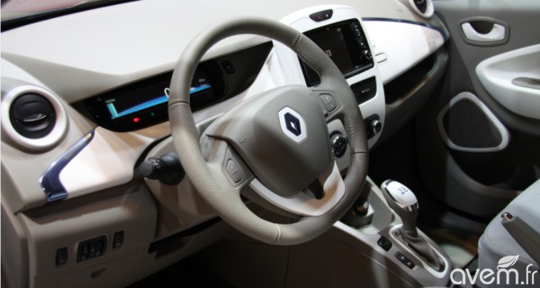 Renault Zo� ZE � Derni�re ligne droite avant la production au Mondial de Paris - Photo 3