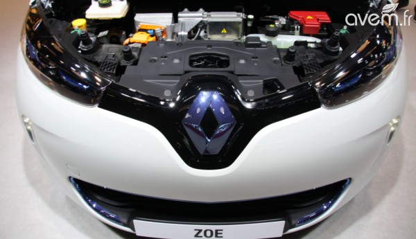 Renault Zo� ZE � Derni�re ligne droite avant la production au Mondial de Paris - Photo 4