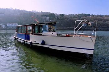 Lyon � Une navette fluviale hybride sur la Sa�ne - Photo 1
