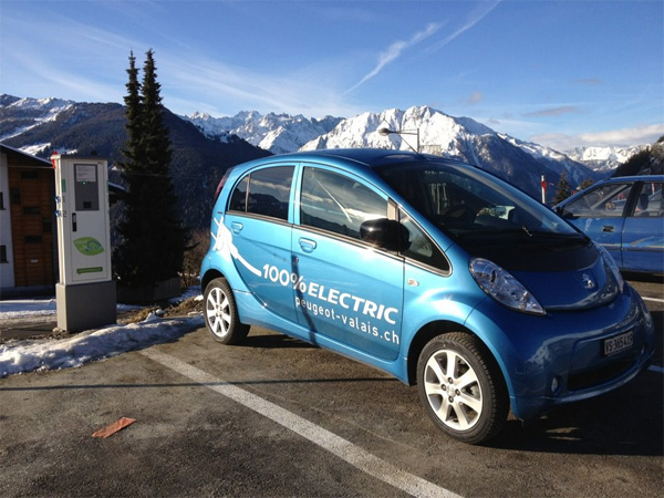 Les voitures �lectriques se rechargent dans les Alpes Suisses - Photo 2