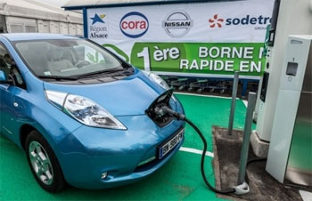 Illustration : Une borne de recharge rapide installée dans un supermarché Cora dans le cadre du projet Alsace Corridor Énergétique. Illustration : Une borne de recharge rapide installée dans un supermarché Cora dans le cadre du projet Alsace Corridor Énergétique.