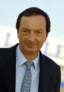 Michel Edouard Leclerc en campagne pour plus de bornes de recharge, moins chères - Photo 1 Michel Edouard Leclerc en campagne pour plus de bornes de recharge, moins chères - Photo 1