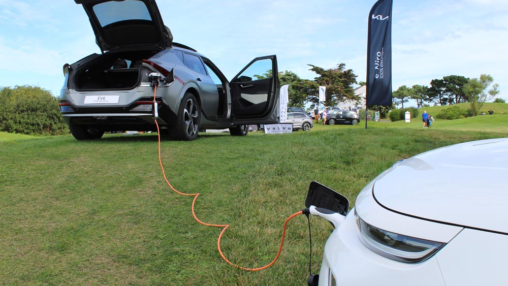 2023 Nissan LEAF Comment Arrêter Une Charge Normale Avec Une Station De  Charge Normale Avec Câble