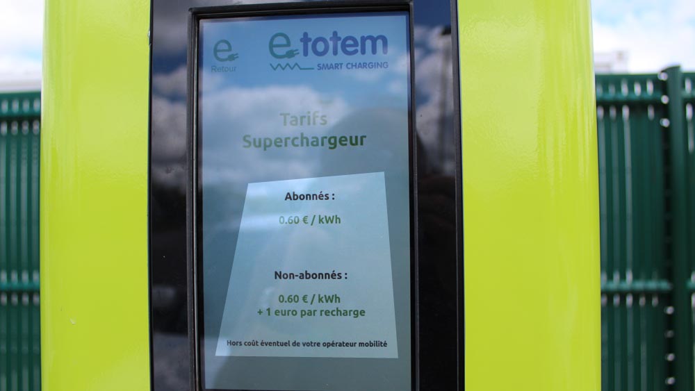 En recharge à la station multi-énergies vertes de La Roche-sur-Yon