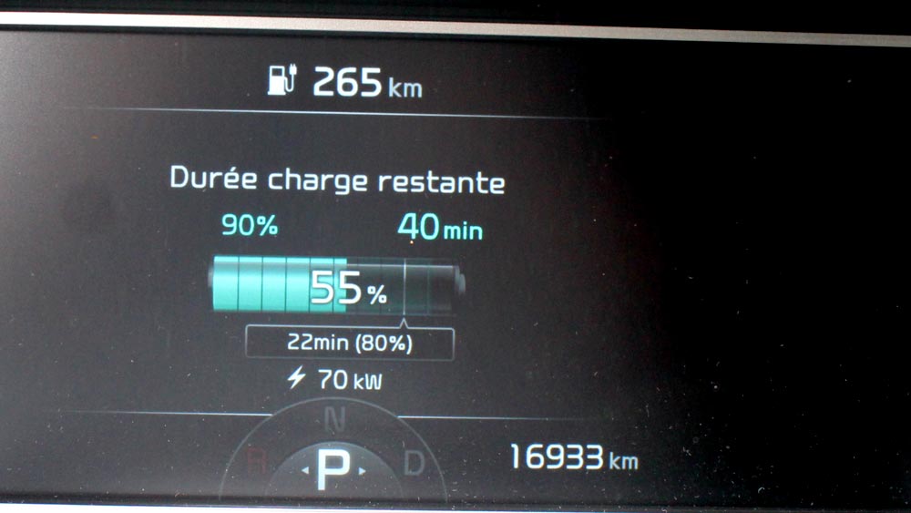 En recharge à la station multi-énergies vertes de La Roche-sur-Yon