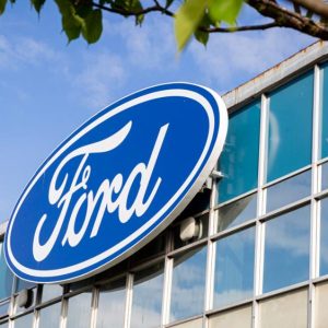 Usine et commande DHL : Ford pousse ses pions sur l’électrique