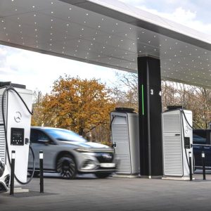 Mercedes et BMW s’associent pour créer un réseau de recharge
