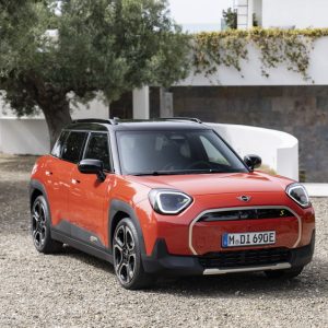 Mini dévoile l’Aceman, un petit SUV électrique