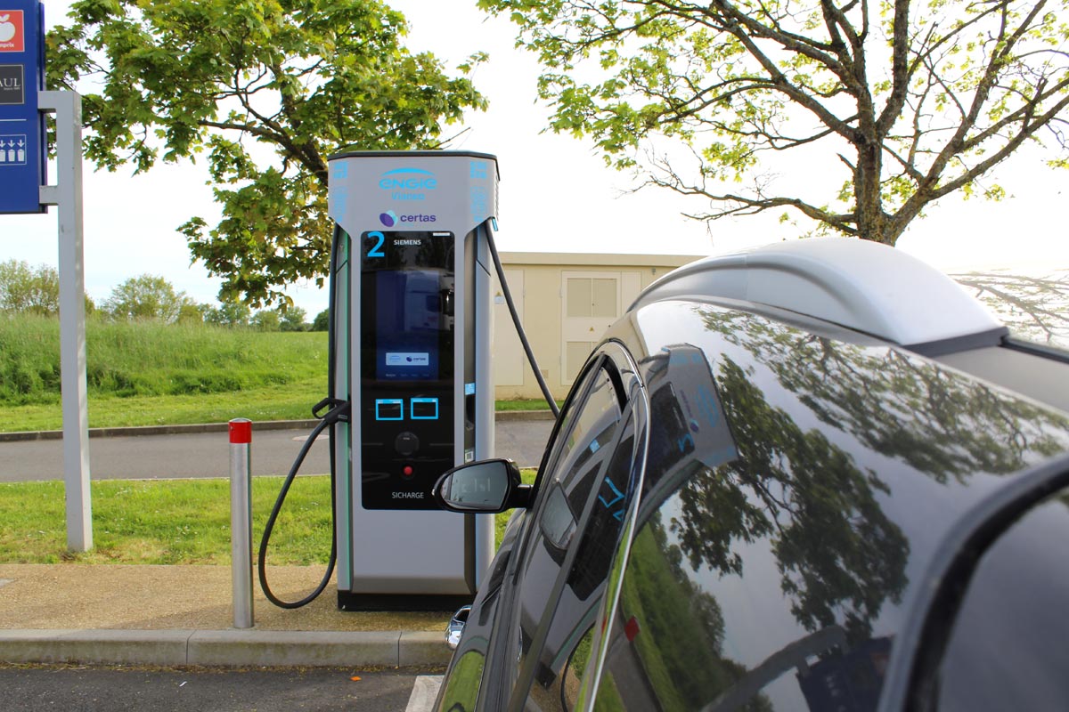 Chargeur Siemens Sicharge D en station Engie Vianeo